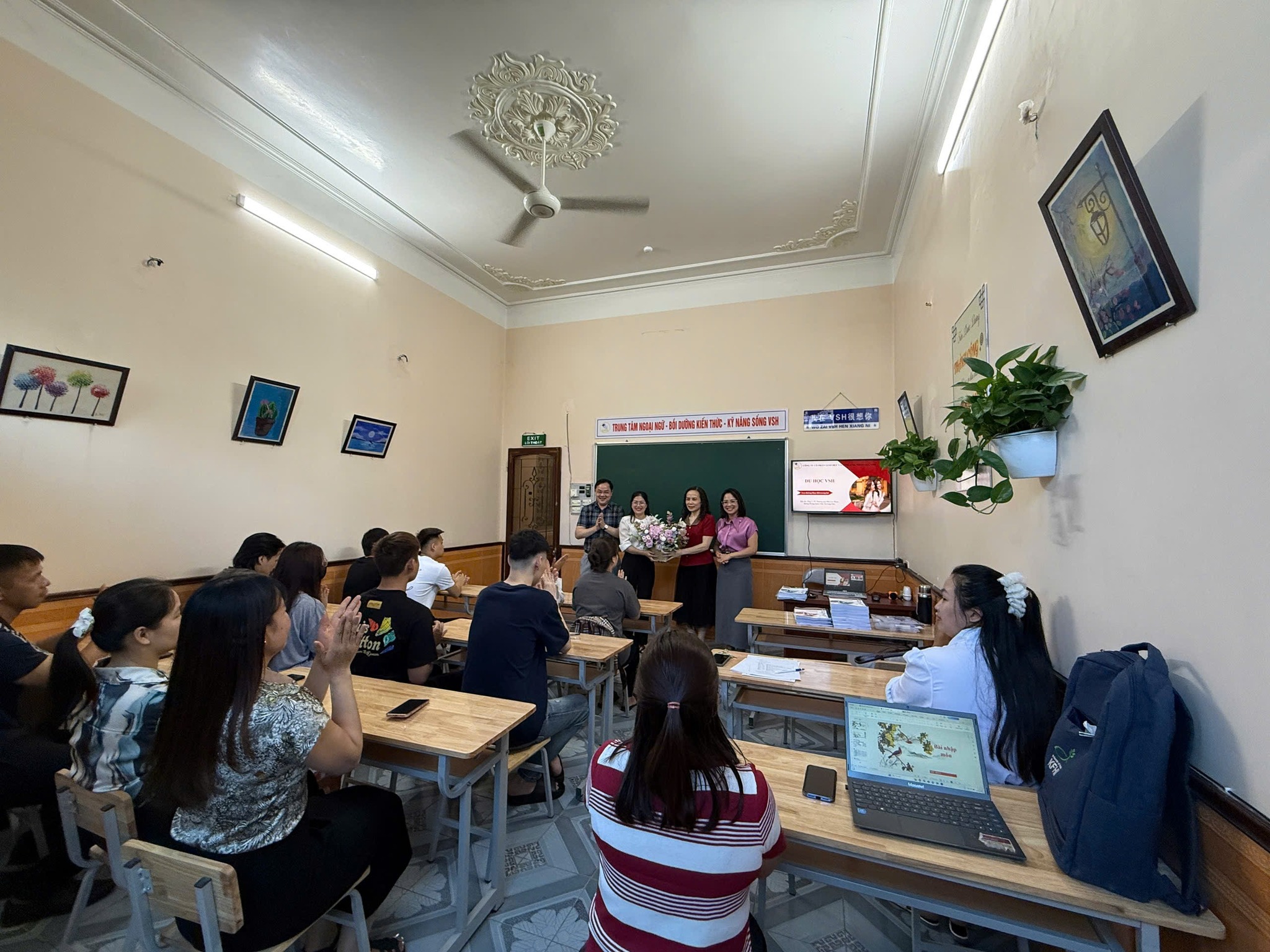 VSH – TIÊN PHONG ỨNG DỤNG CÔNG NGHỆ AI TRONG DU HỌC TẠI LẠNG SƠN 1 497707167 122141180330597490 1284197393633734215 n