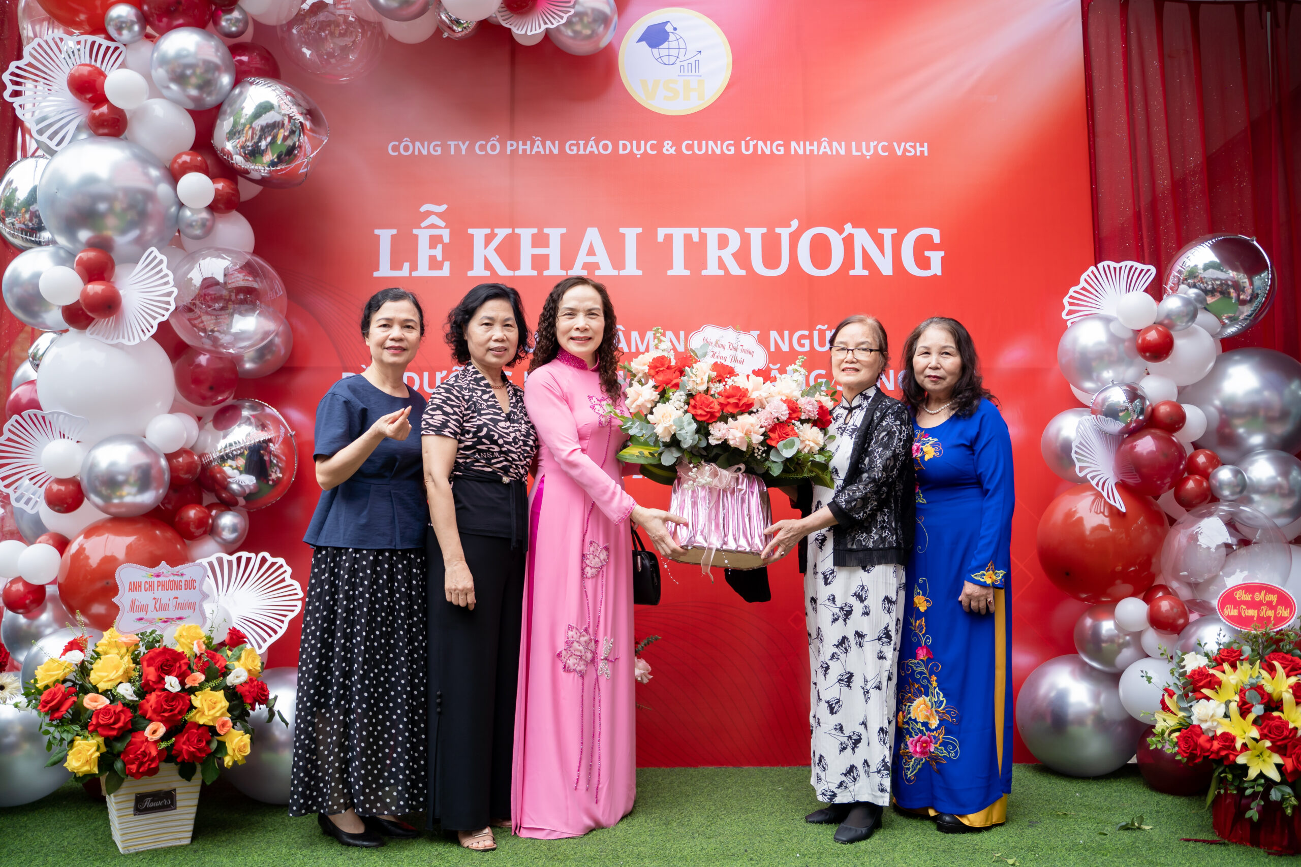 Lễ Khai trương Trung tâm ngoại ngữ VSH 12 CVV04211 scaled