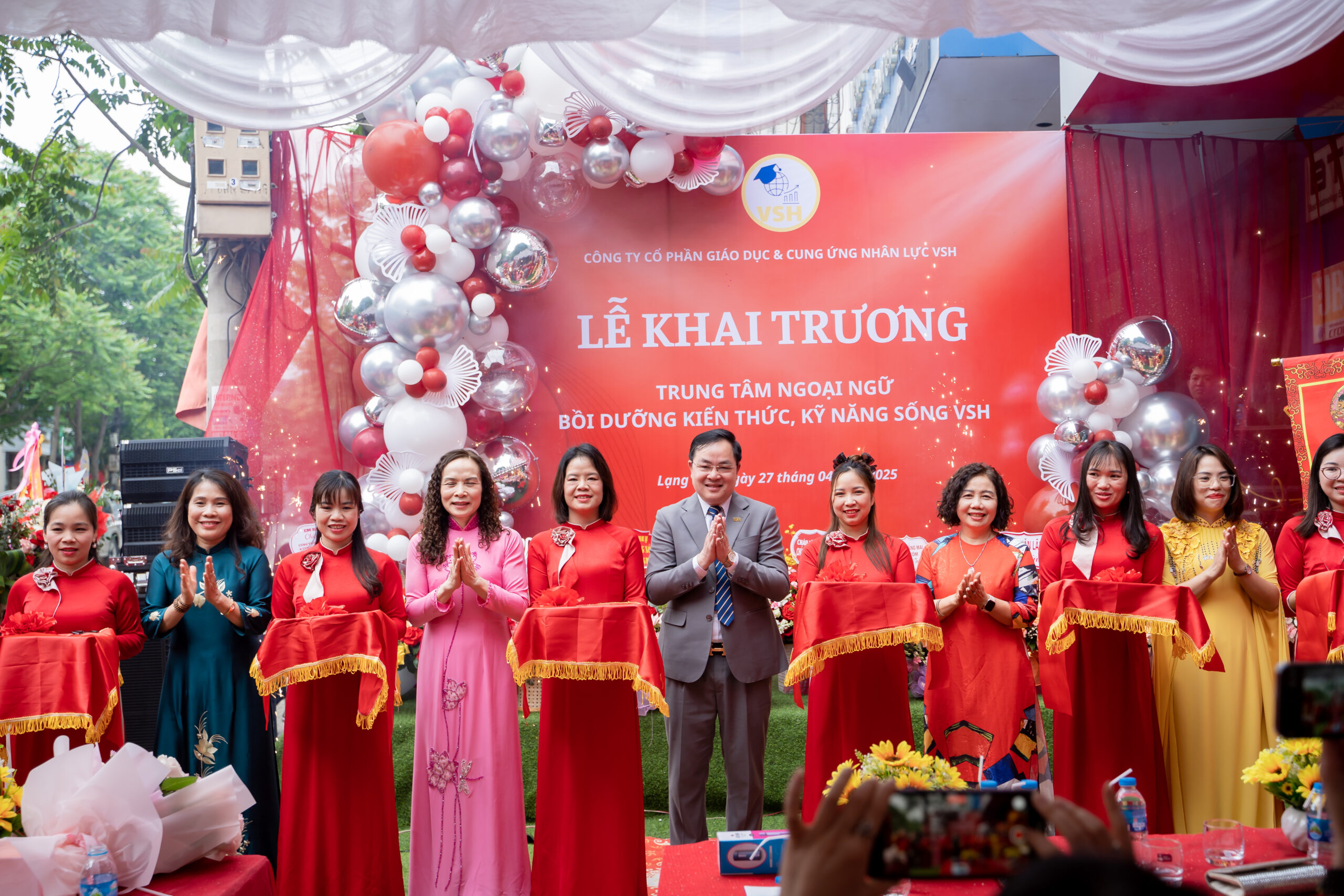 Lễ Khai trương Trung tâm ngoại ngữ VSH 10 CVV04591 scaled