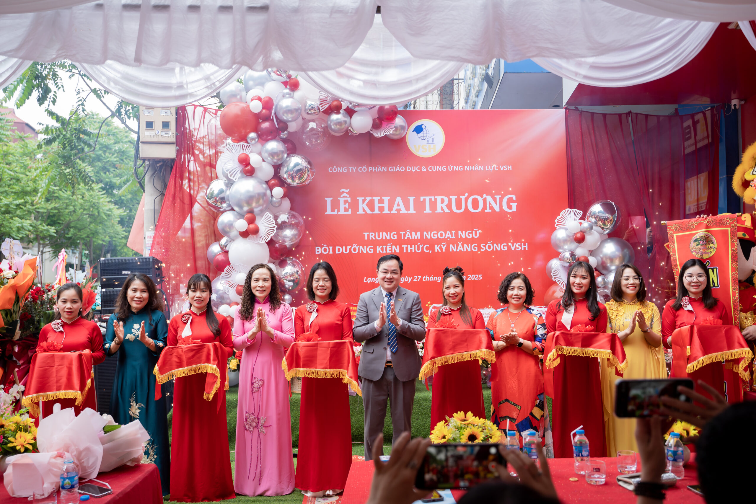 Lễ Khai trương Trung tâm ngoại ngữ VSH 9 CVV04596 scaled