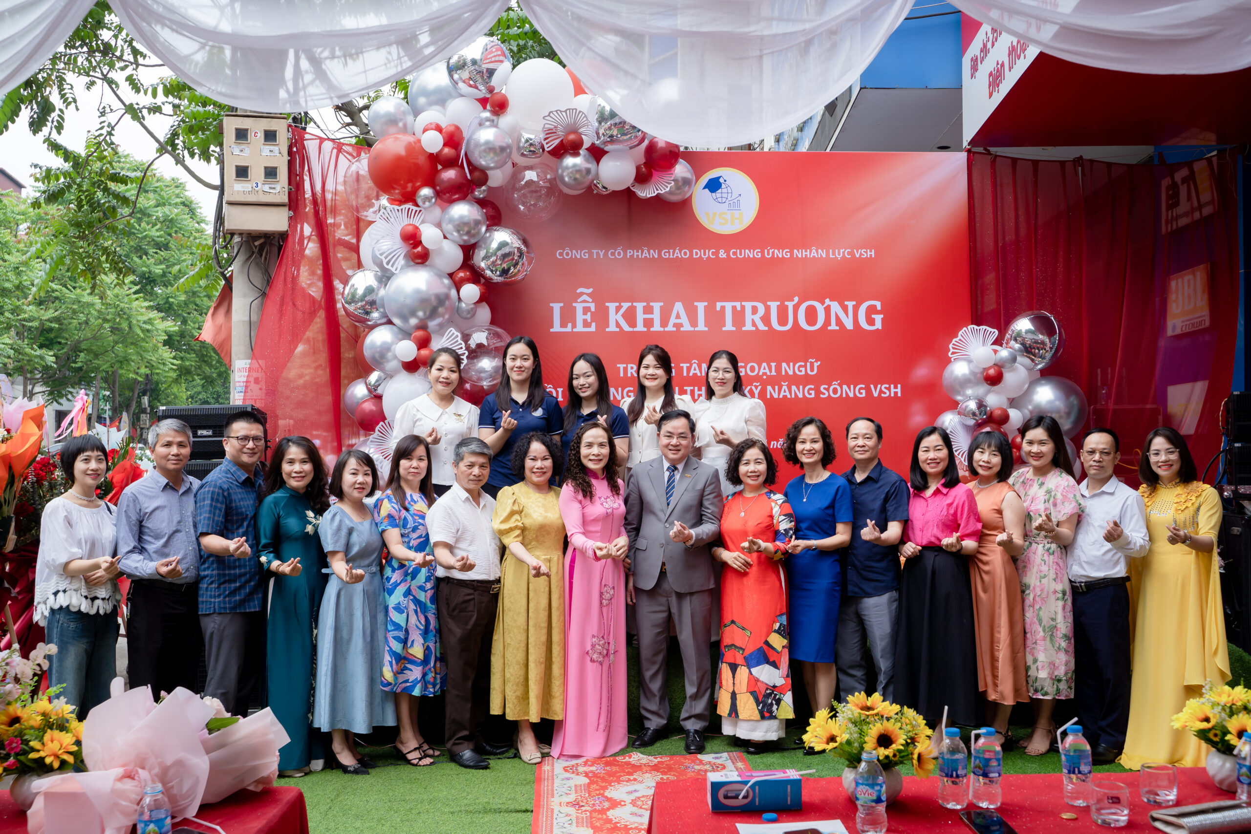 Lễ Khai trương Trung tâm ngoại ngữ VSH 7 CVV04611 scaled