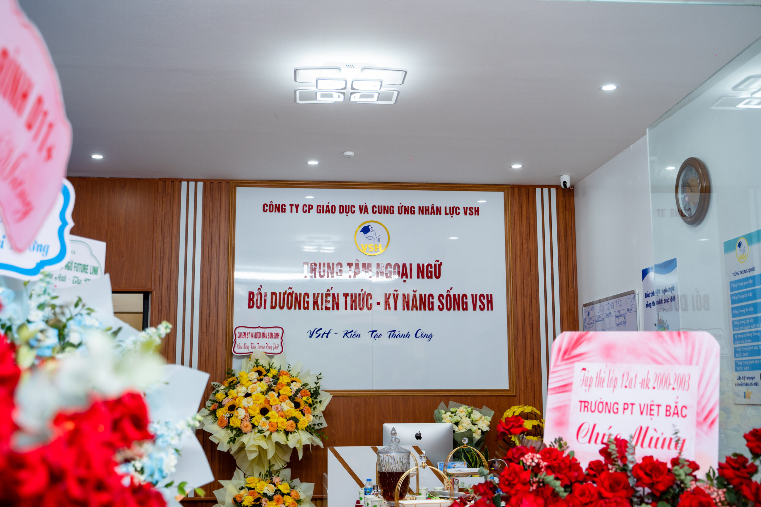 Lễ Khai trương Trung tâm ngoại ngữ VSH 2 CVV05105 scaled